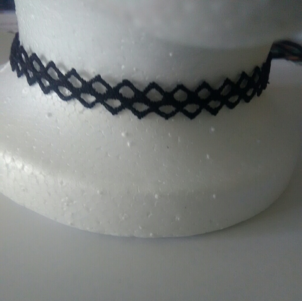 5/$30 - Geometric lace choker